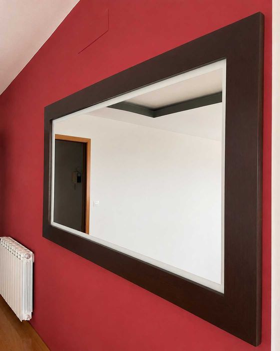 Espelho grande decorativo com moldura em madeira escura – excelente estado