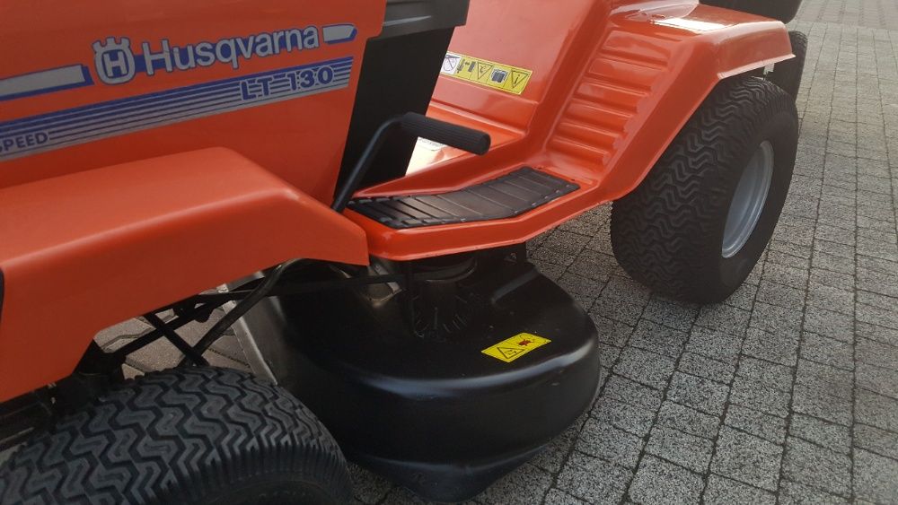 Traktor ogrodowy kosiarka Husqvarna , John deere, pług