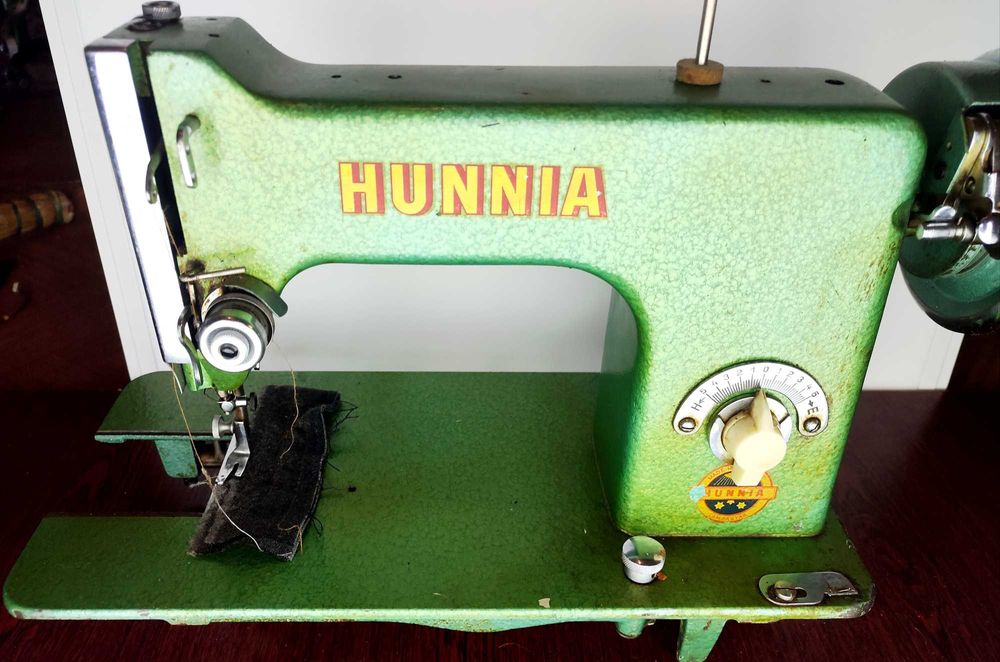 Швейна машина  HUNNIA