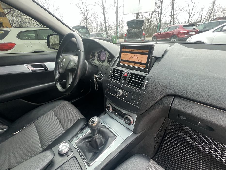 Дуже гарний стан , всі деталі по телефону