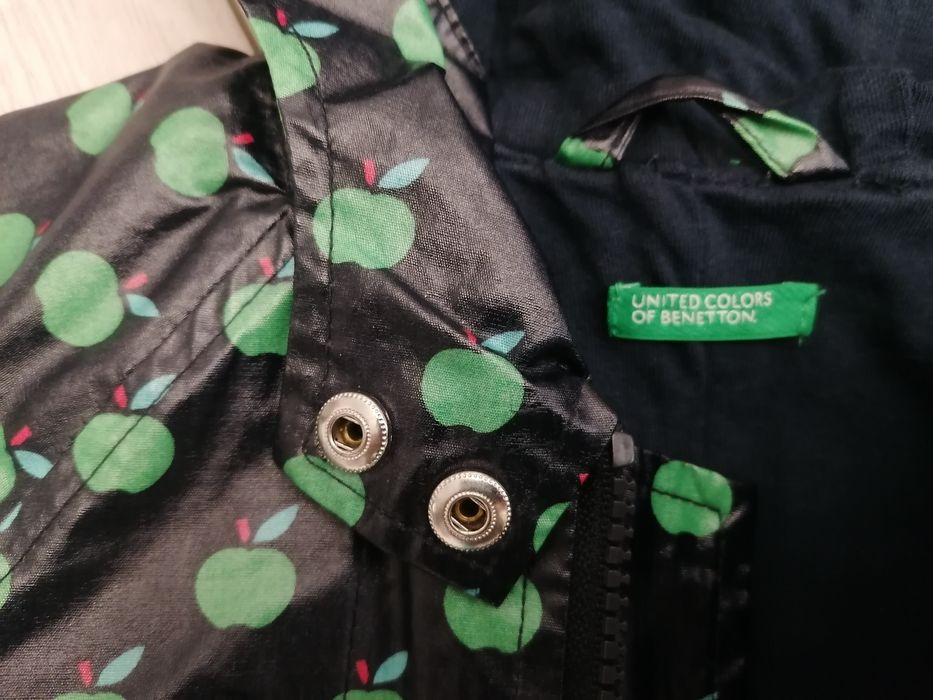 Płaszczyk przeciwdeszczowy Benetton rozm. 86-92