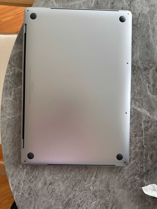 MacBook Pro 16" (2019) - Core i7 / 16GB RAM / 512GB / Teclado Francês