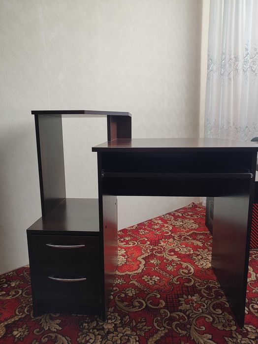 Стіл комп'ютерний