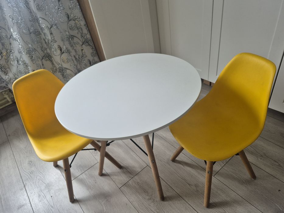 Stolik z krzesełkami