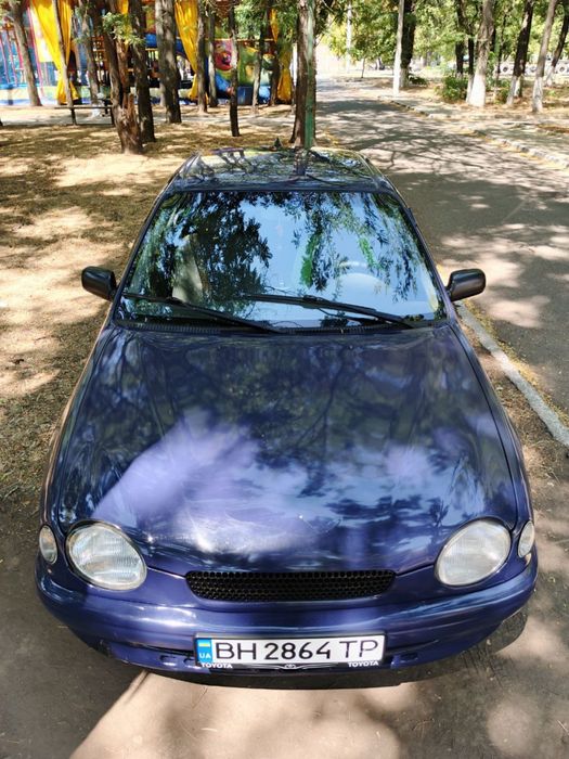 Машина Toyota Corolla 1998