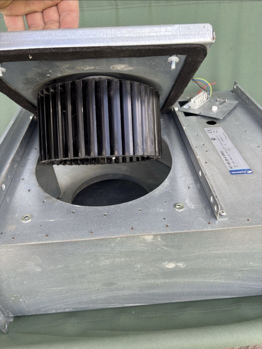 Прямокутний канальний вентилятор Systemair KT 40-20-4