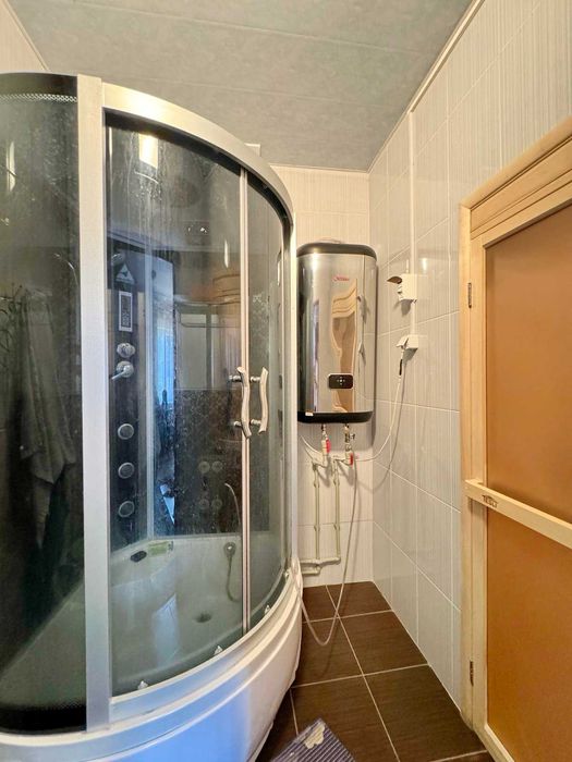 Продаю маєток з видом на річку, для великої родини. ц1