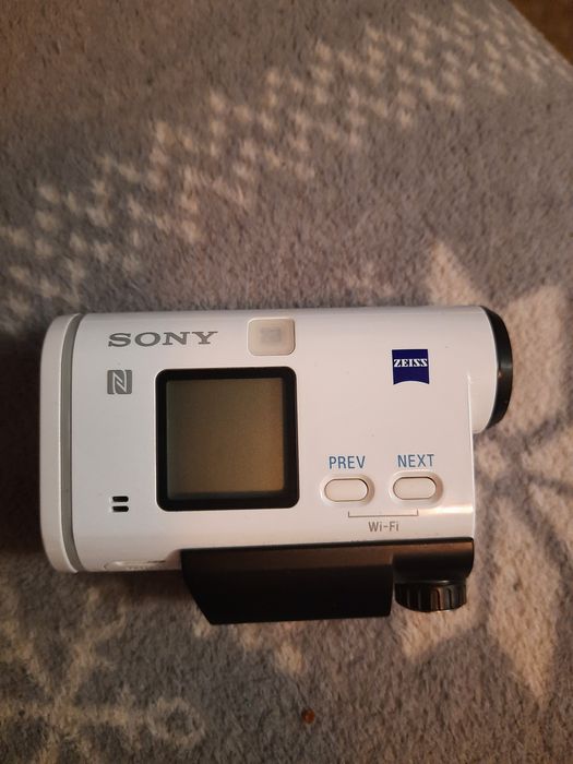 Sony as 200 z pilotem