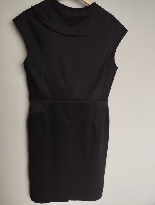 Sukienka czarna bardzo.elegancka lekko połyskujący materiał r. 42