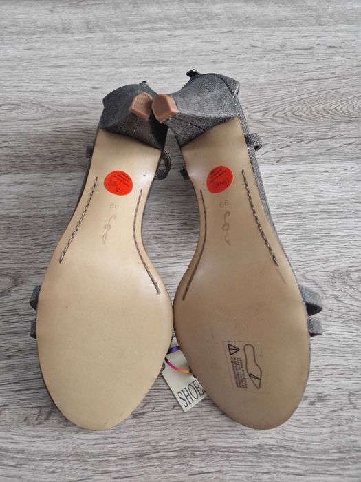 Nowe sandały marki Stradivarius rozm 39