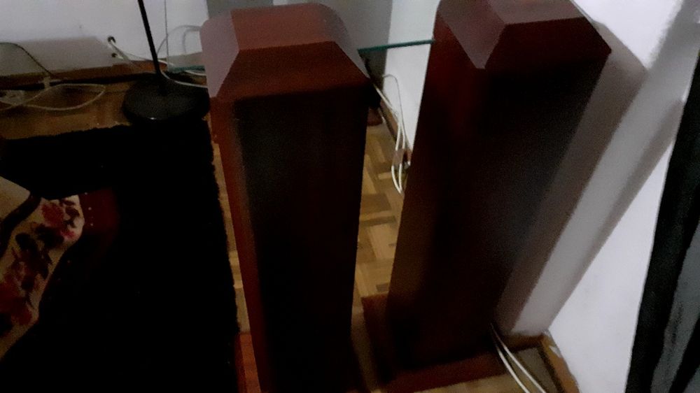 Mesa de vidro muito boa 4 torres e 3 vidros grossos em bom estado