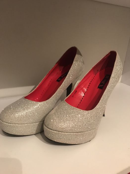 Buty szpilki srebrne