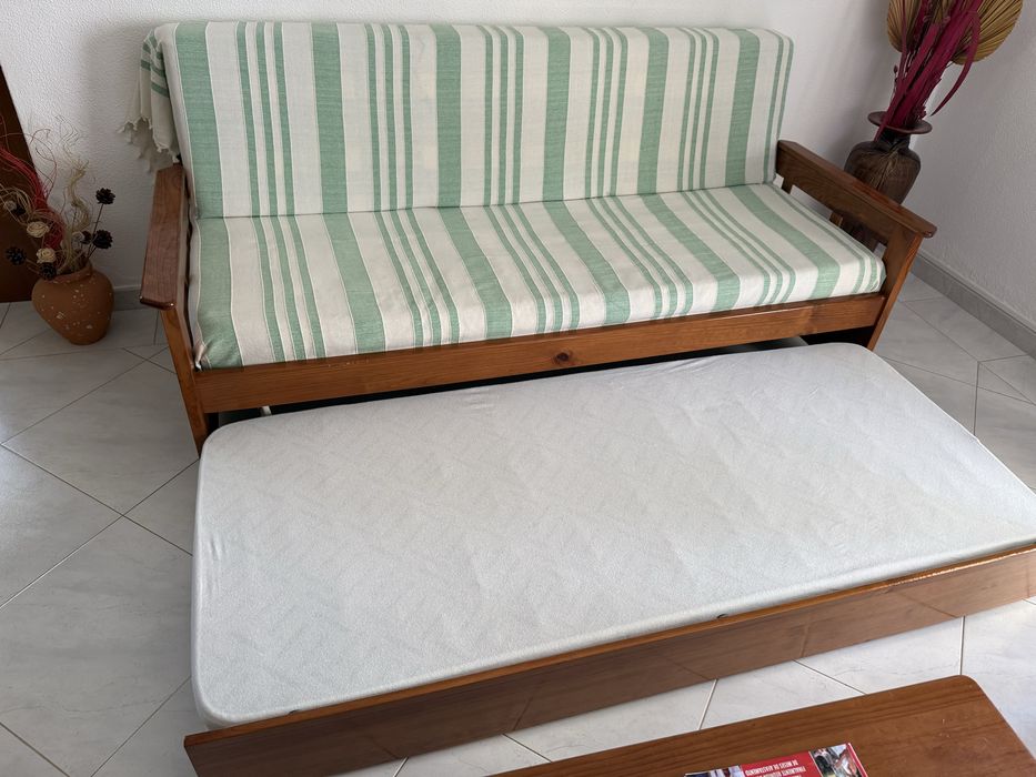 Sofá cama e cadeirões