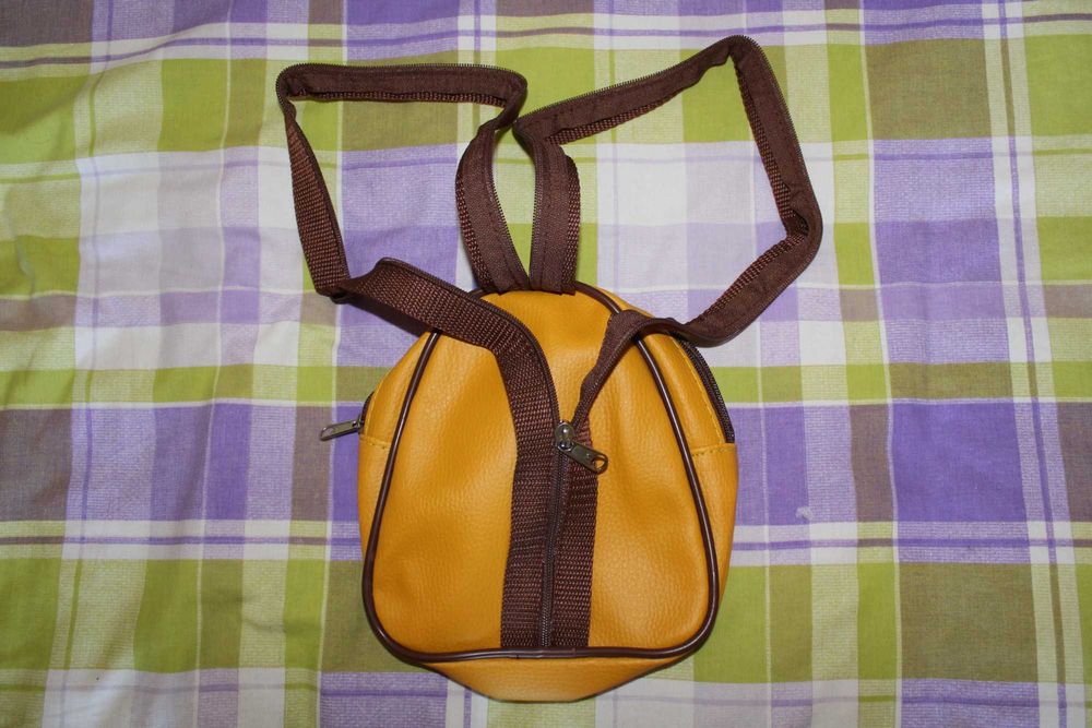 Mochila amarela pequena64586490732675121