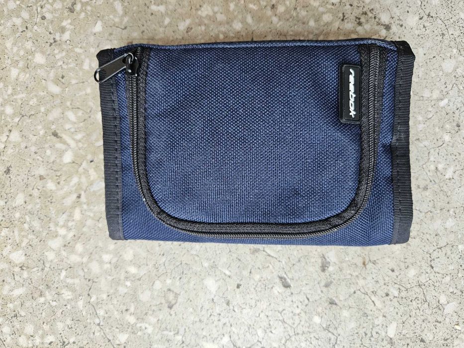 Niebieski portfel Reebok z podkówko na monety.