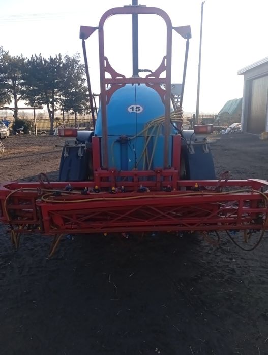 Opryskiwacz ciągany Biardzki 2200l belka 18m.