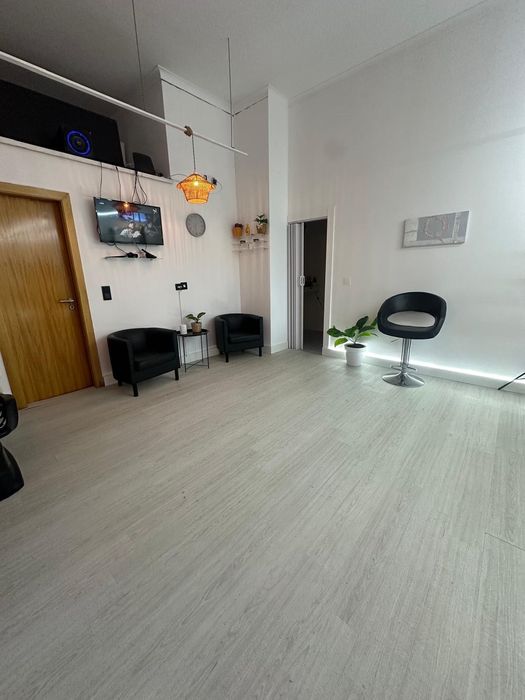 Gabinete em Barbearia/ Despesas incluídas