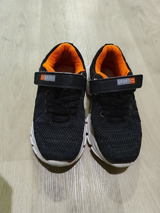 Дитячі  кросівки