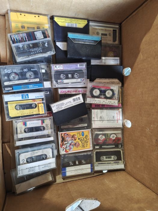 140 kaset magnetofonowych