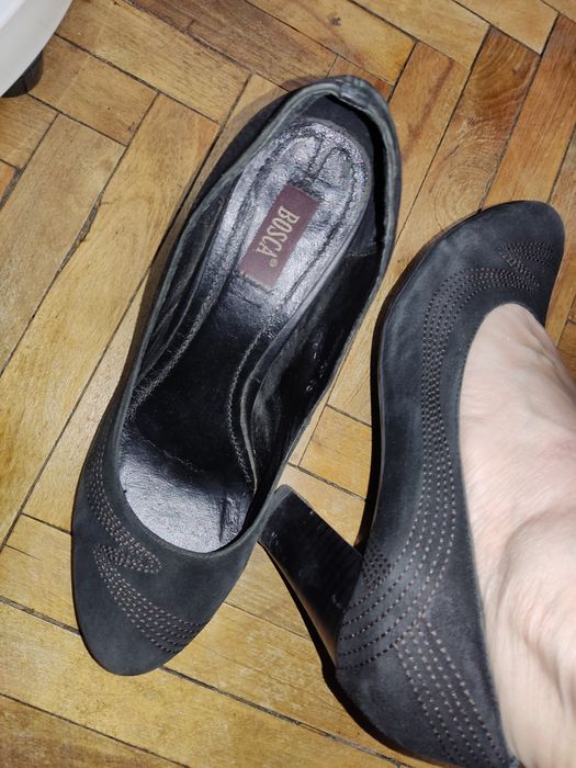 Замшеві туфлі на підборах