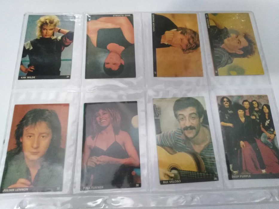 40 Calendarios  de Cantores/Bandas antigas com micas arquivadoras.