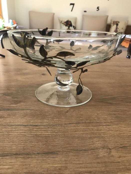 Szklana patera na owoce i metaloplastyka z okresu PRL-u