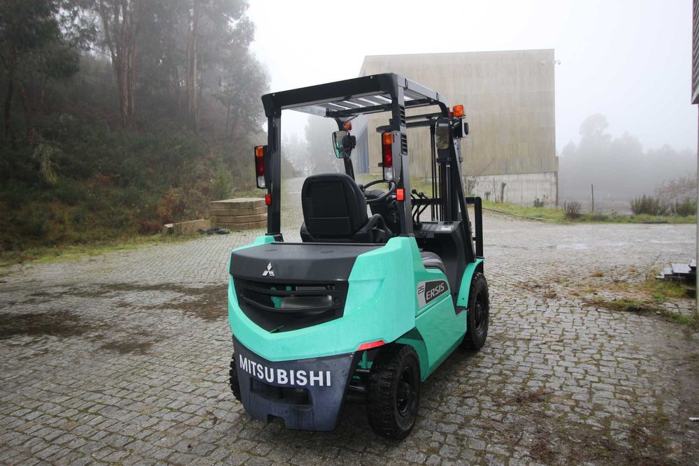 Empilhador  Mitsubishi FD25  (novo)  ZERO HORAS TRABALHO