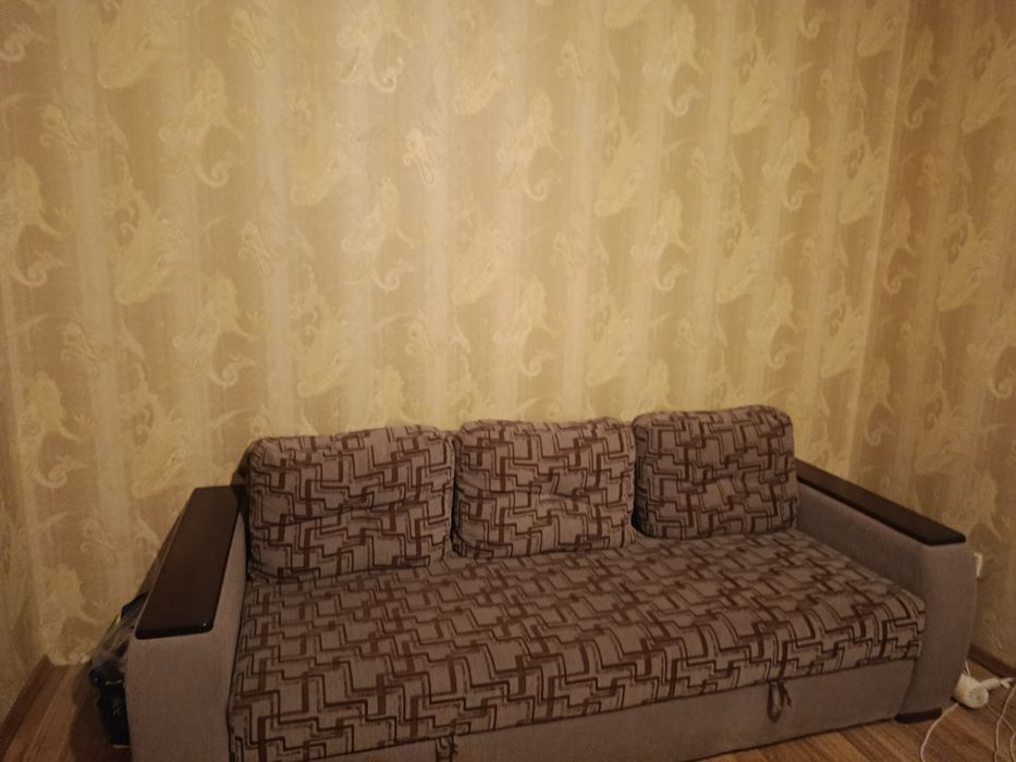 велика 2 кімн новобудова  70 м, газове опалення.