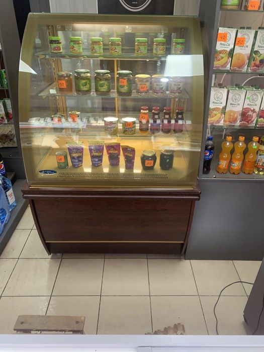 Кондитерська витрина