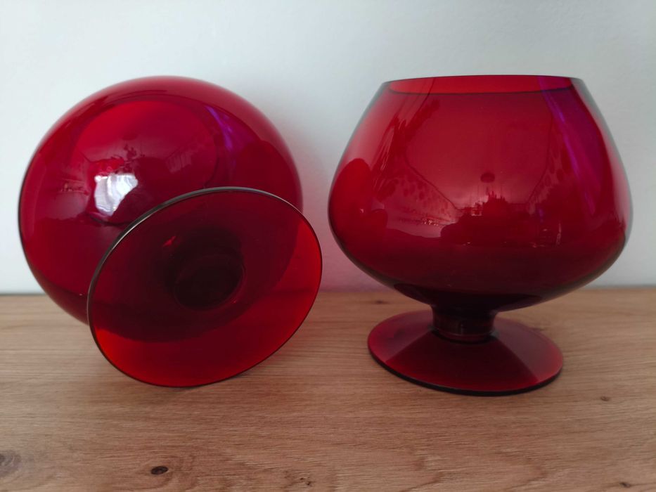 Mega duże kieliszki rubinowe koniakówki Horbowy świecą w UV