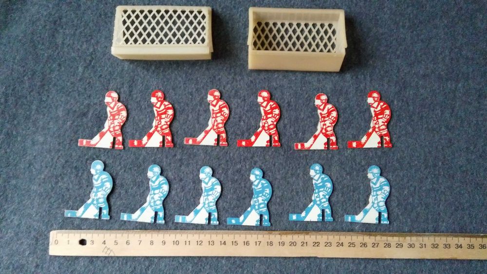 Хоккеисты и ворота от игры Хоккей СССР, только то что на фото 1 и 2