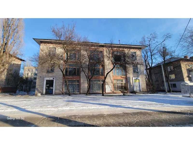 Нежитлова будівля, 1 014,20 м2, вул. Квітів, 10