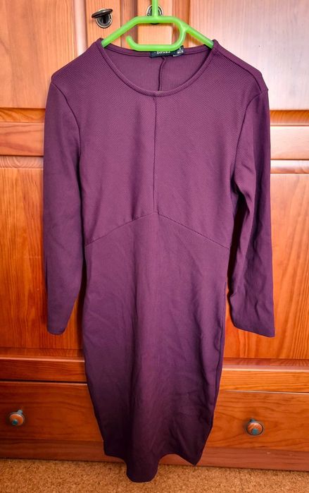 Vestido curto e justo bordeaux Bershka, tamanho S
