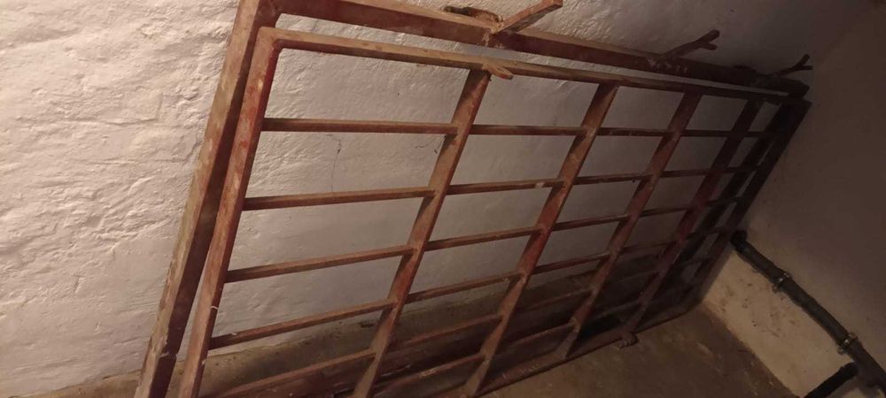 Brama stalowa z ramą - gotowa do zamontowania