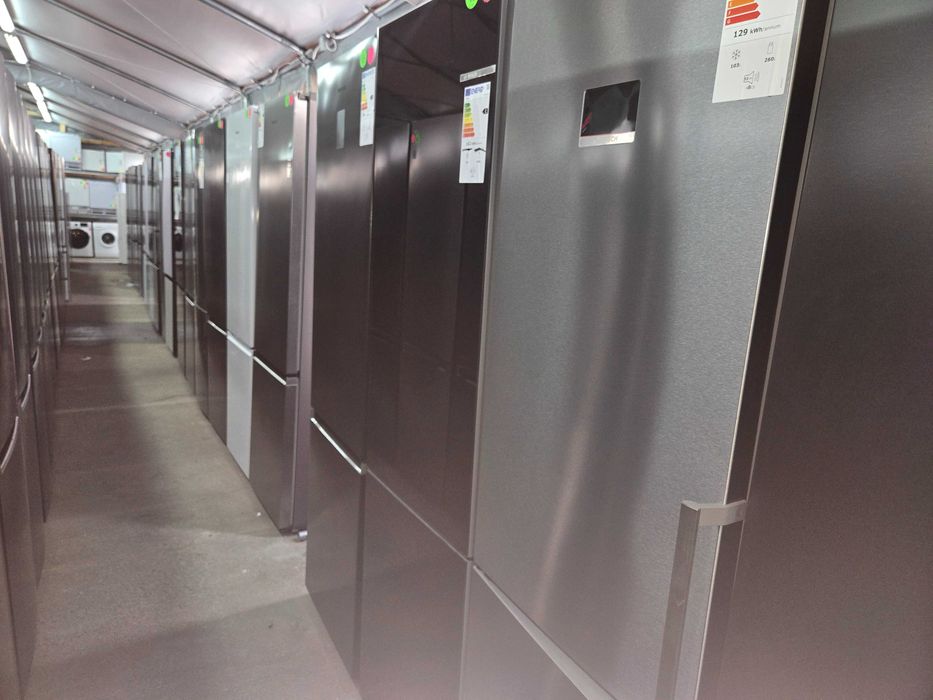 JANKI, ul. Wspólna 6 Lodówka Bosch czarne szkło