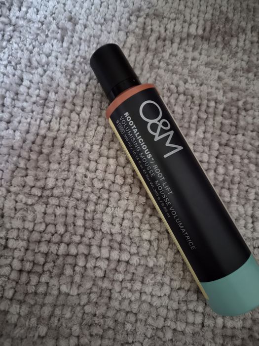 O&M Rootalicious pianka do stylizacji dodający objętości od nasady.