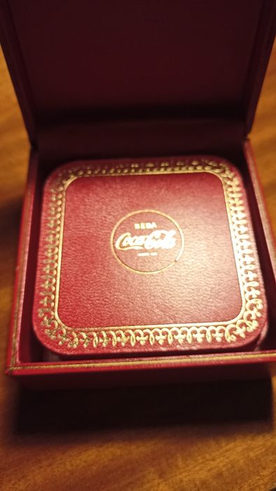 Caixa com 8 bases de copo Coca-cola