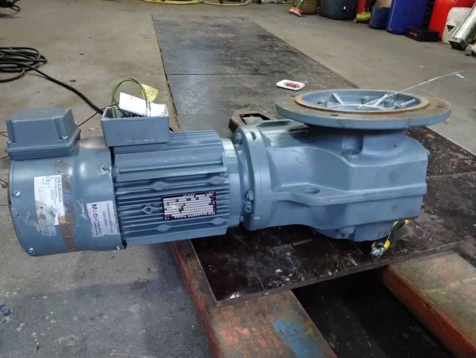 Sprzedam NOWY motoreduktor 2,2 kW