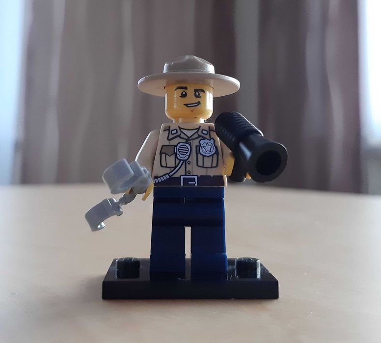 Minifigurka Lego - Policjant / policja bagienna
