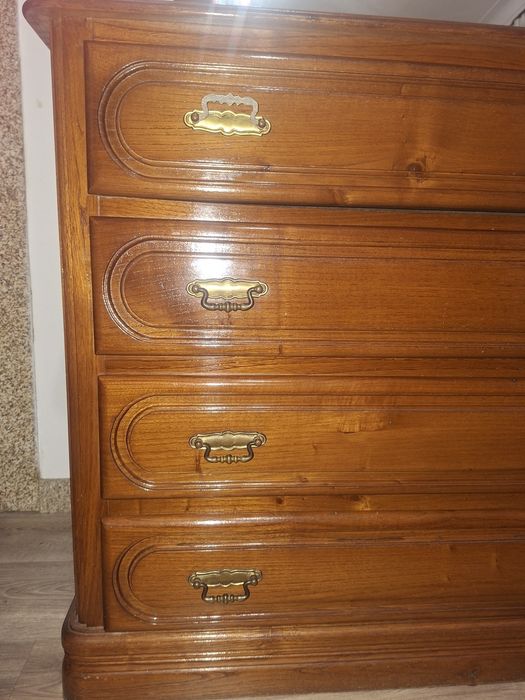 Cómoda em madeira