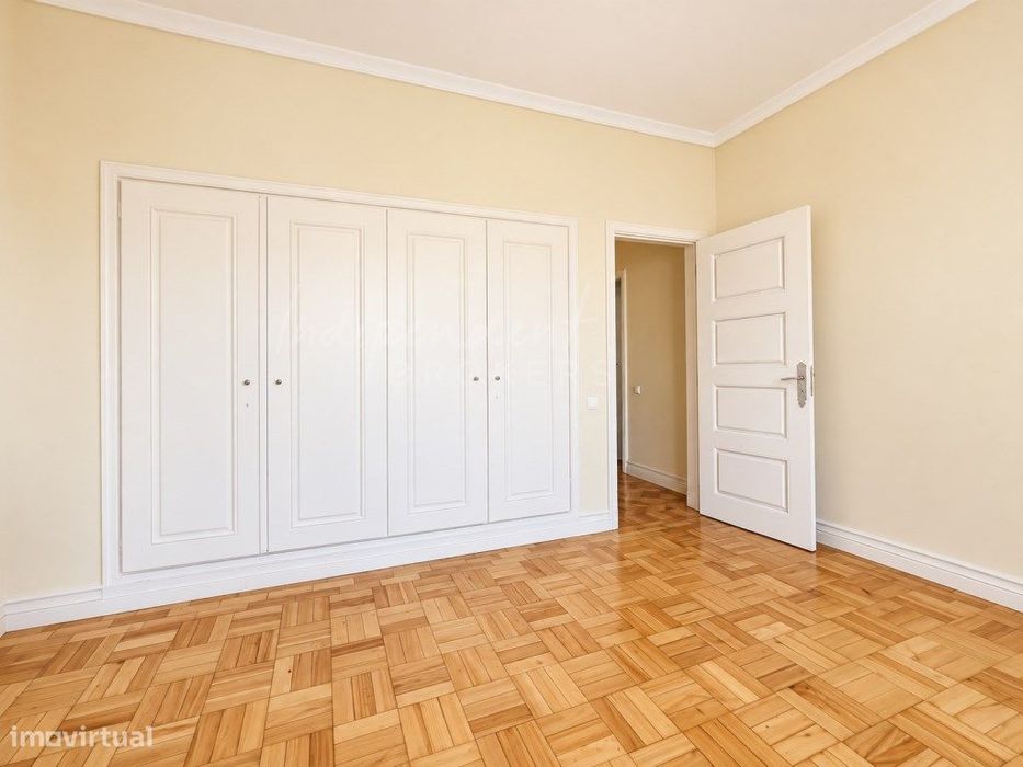 Apartamento T5 Para Arrendamento [Avenida António Augusto Aguiar]