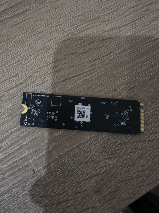 Продаю SSD M2 на 1тб GEN4x4 Gigabyte AORUS  5000E
