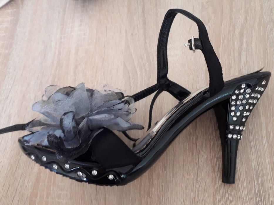 Buty na obcasie roz.36