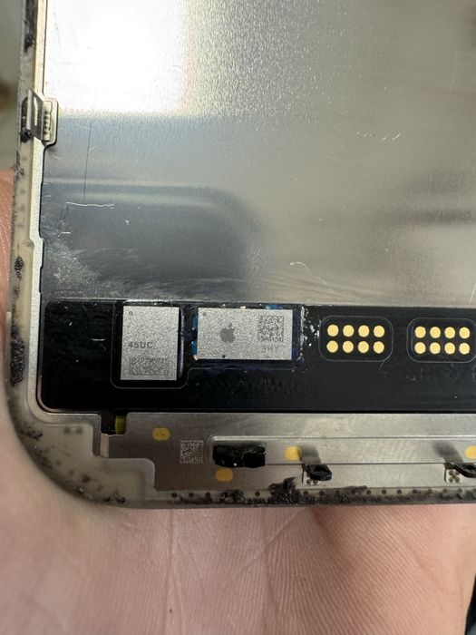 Дисплей iPhone 16 pro з дифектом