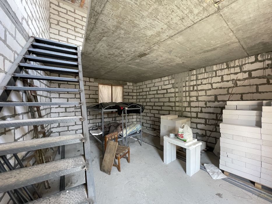 Продам ангар 180 м2. + офис 70 м2., (общая 250 м2.) ул. Белецкого, 38