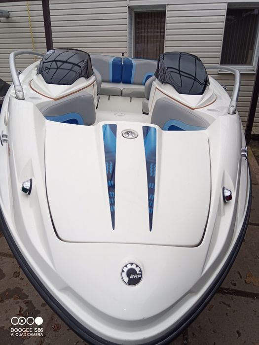 Катер прогулочний BRP