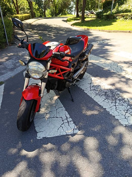 Ducati Monster procura novo dono