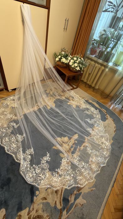 Фата біла з шлейфом