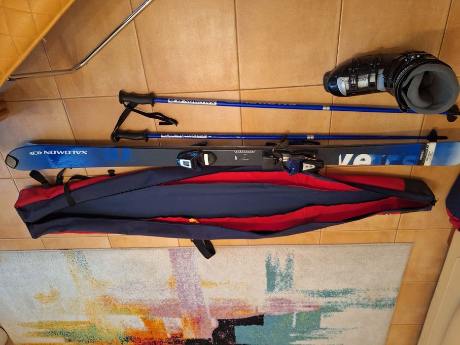 Narty Salomon półcarvingowe stan bardzo dobry pokrowiec  i kijki