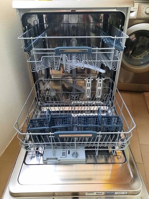 Máquina lavar loiça Ariston Hotpoint (14 conjuntos)